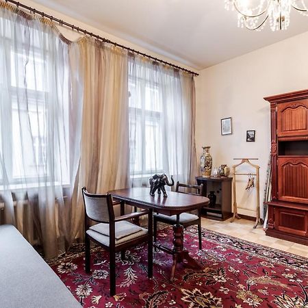 Doroshenka Antique Apartment Lviv Bagian luar foto