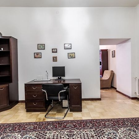 Doroshenka Antique Apartment Lviv Bagian luar foto
