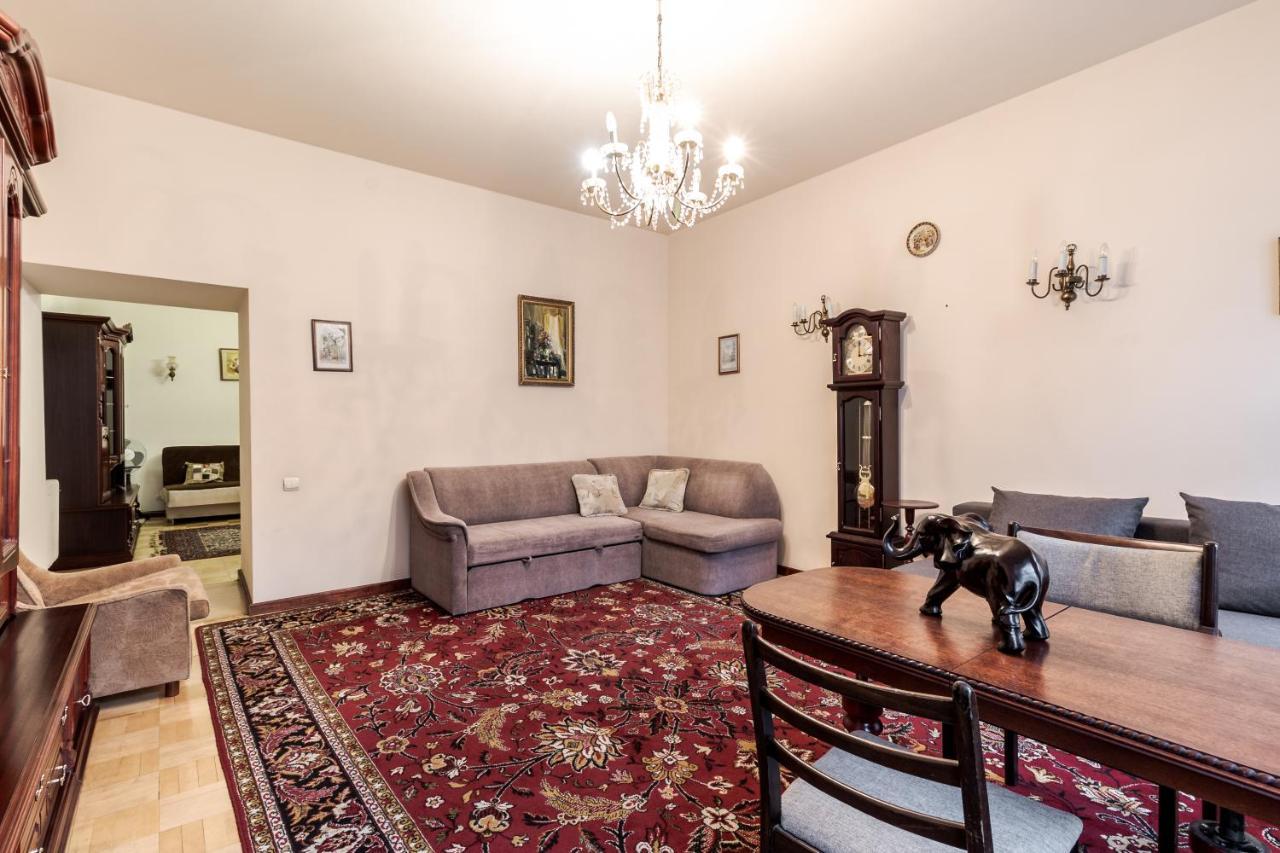 Doroshenka Antique Apartment Lviv Bagian luar foto