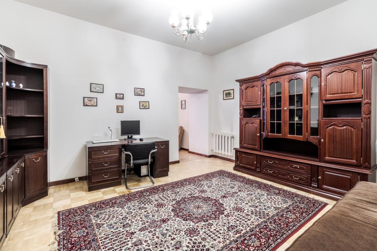 Doroshenka Antique Apartment Lviv Bagian luar foto