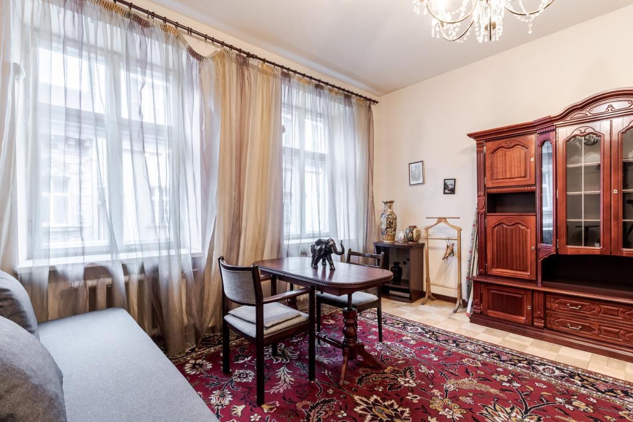 Doroshenka Antique Apartment Lviv Bagian luar foto