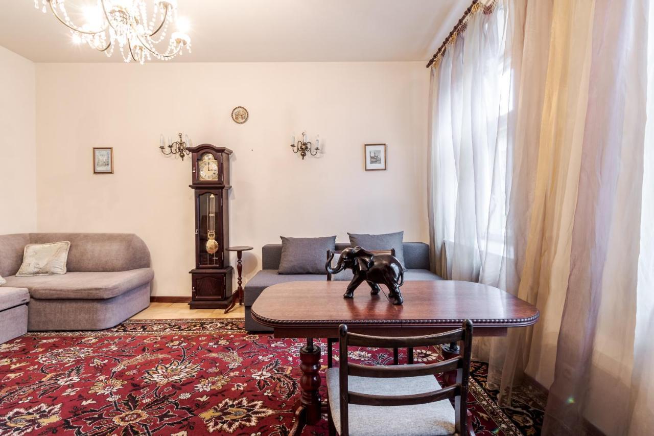 Doroshenka Antique Apartment Lviv Bagian luar foto