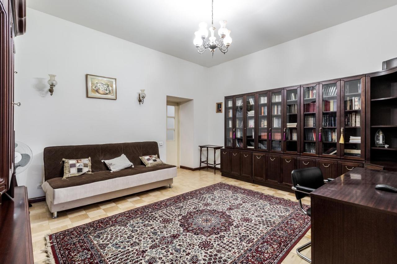 Doroshenka Antique Apartment Lviv Bagian luar foto