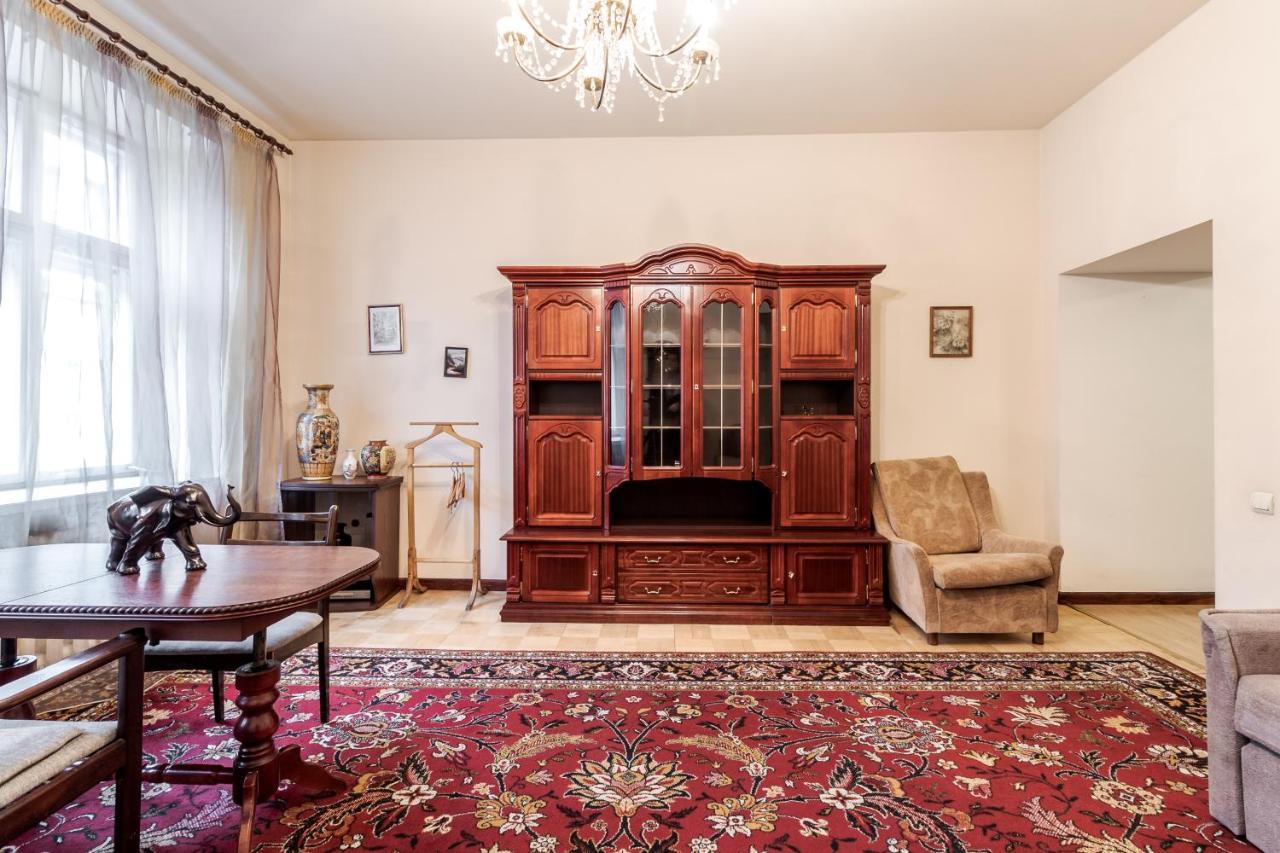 Doroshenka Antique Apartment Lviv Bagian luar foto